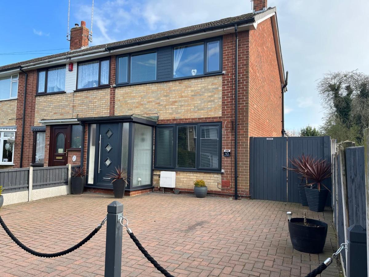 The Brook House - Spacious 3 Bed Home From Home In Burton Exteriör bild