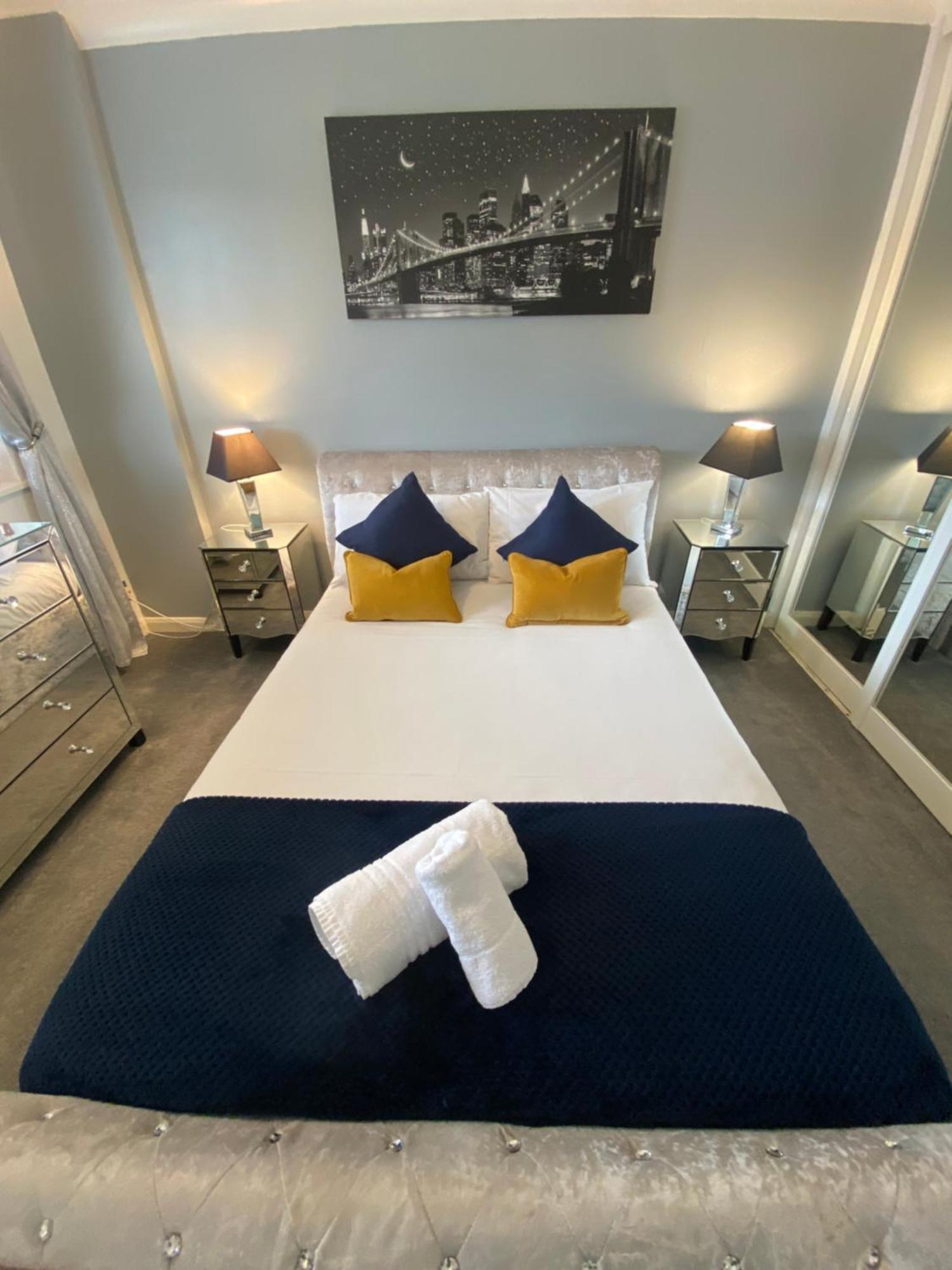 The Brook House - Spacious 3 Bed Home From Home In Burton Exteriör bild