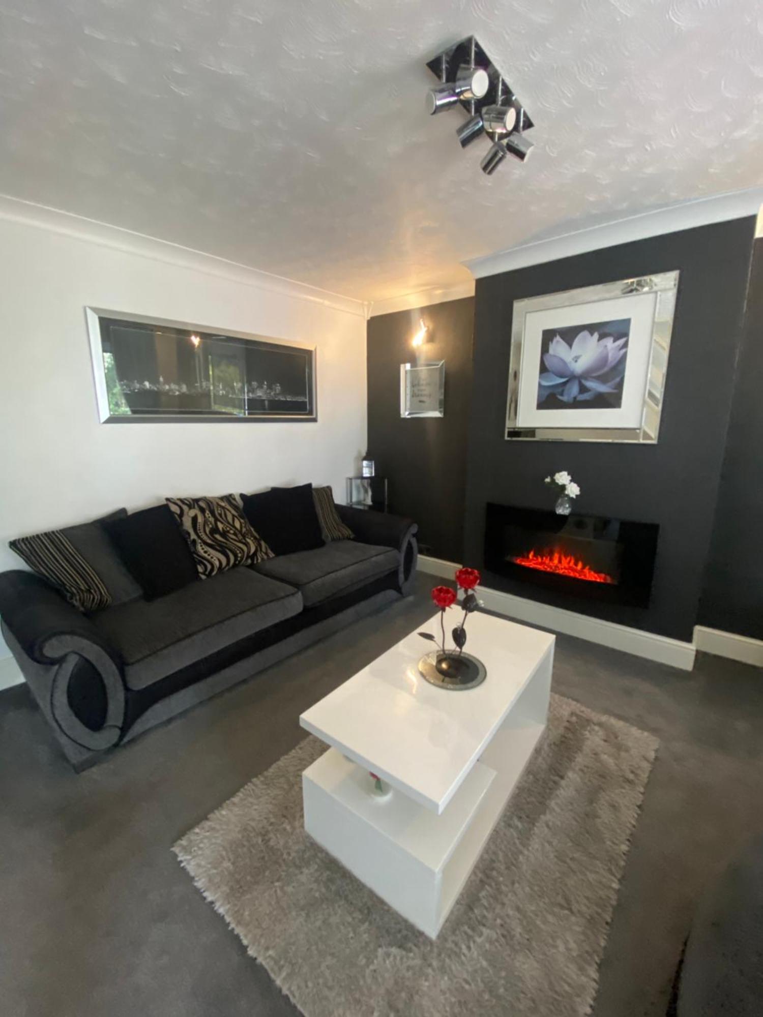 The Brook House - Spacious 3 Bed Home From Home In Burton Exteriör bild