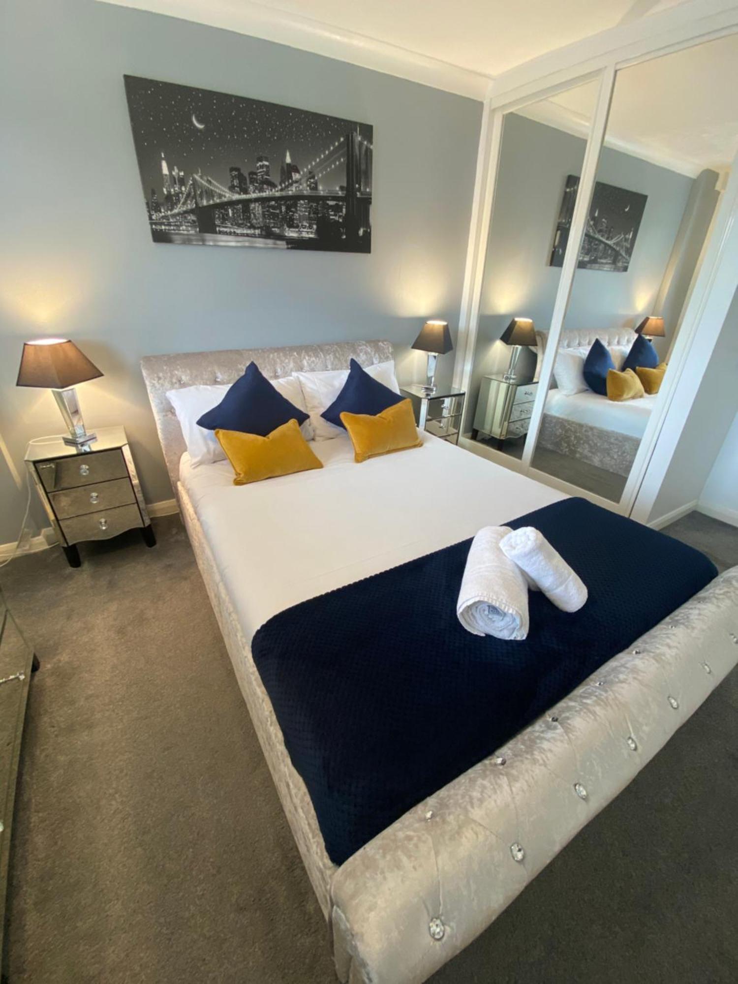 The Brook House - Spacious 3 Bed Home From Home In Burton Exteriör bild