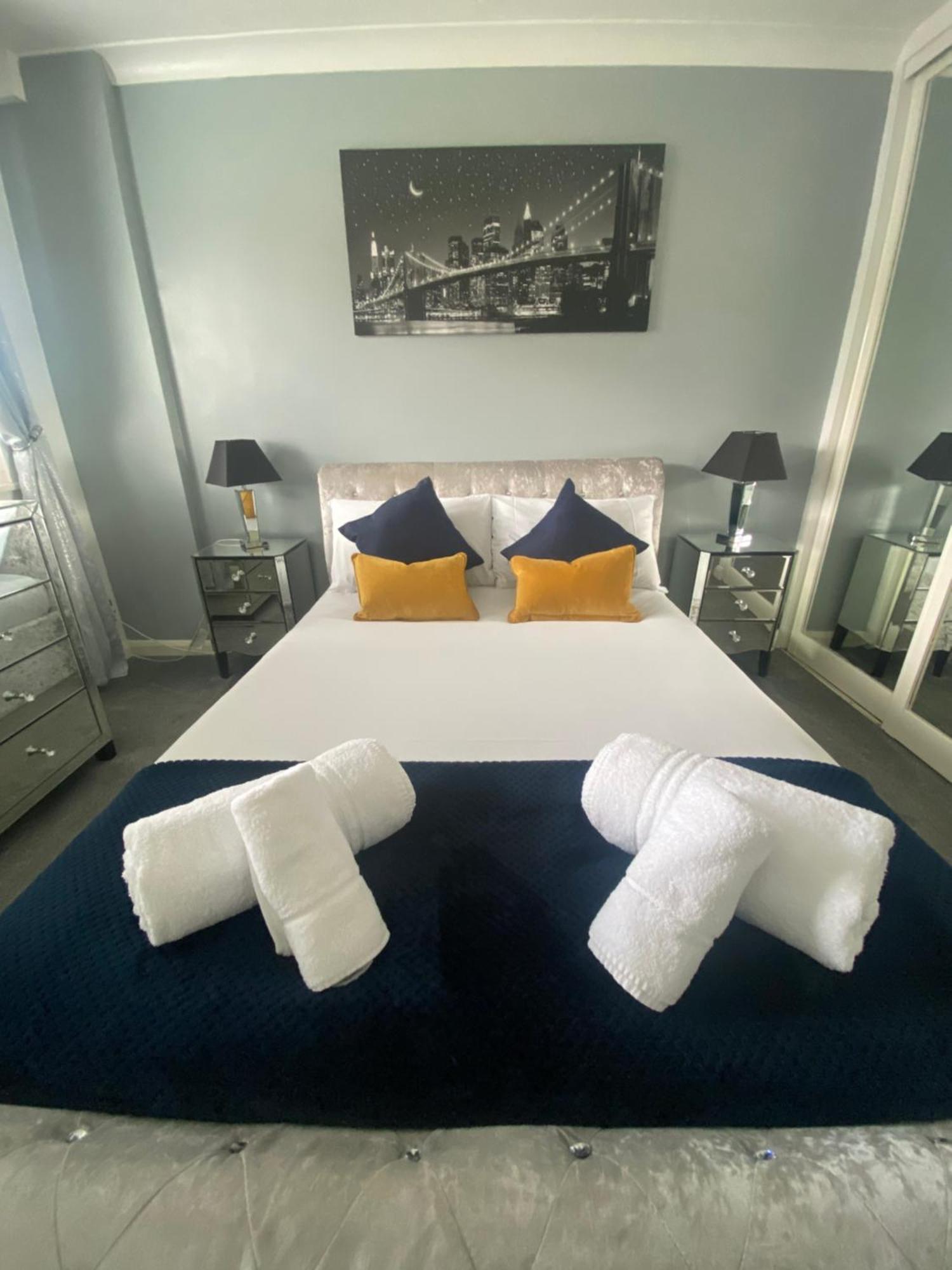 The Brook House - Spacious 3 Bed Home From Home In Burton Exteriör bild