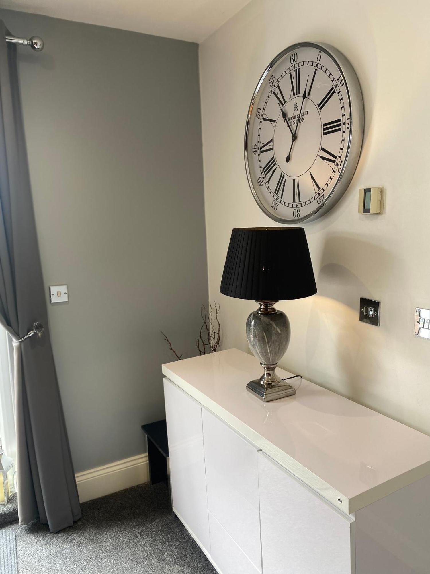 The Brook House - Spacious 3 Bed Home From Home In Burton Exteriör bild