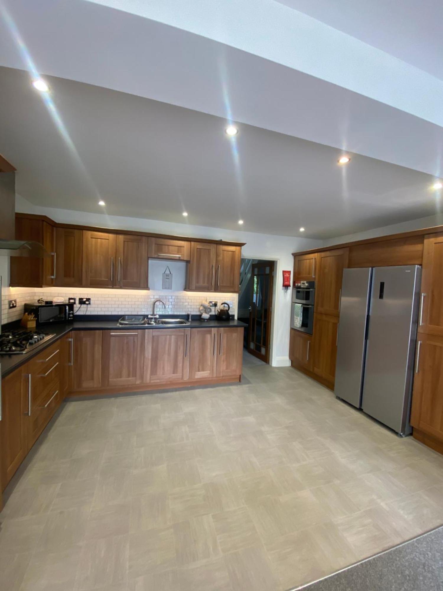 The Brook House - Spacious 3 Bed Home From Home In Burton Exteriör bild