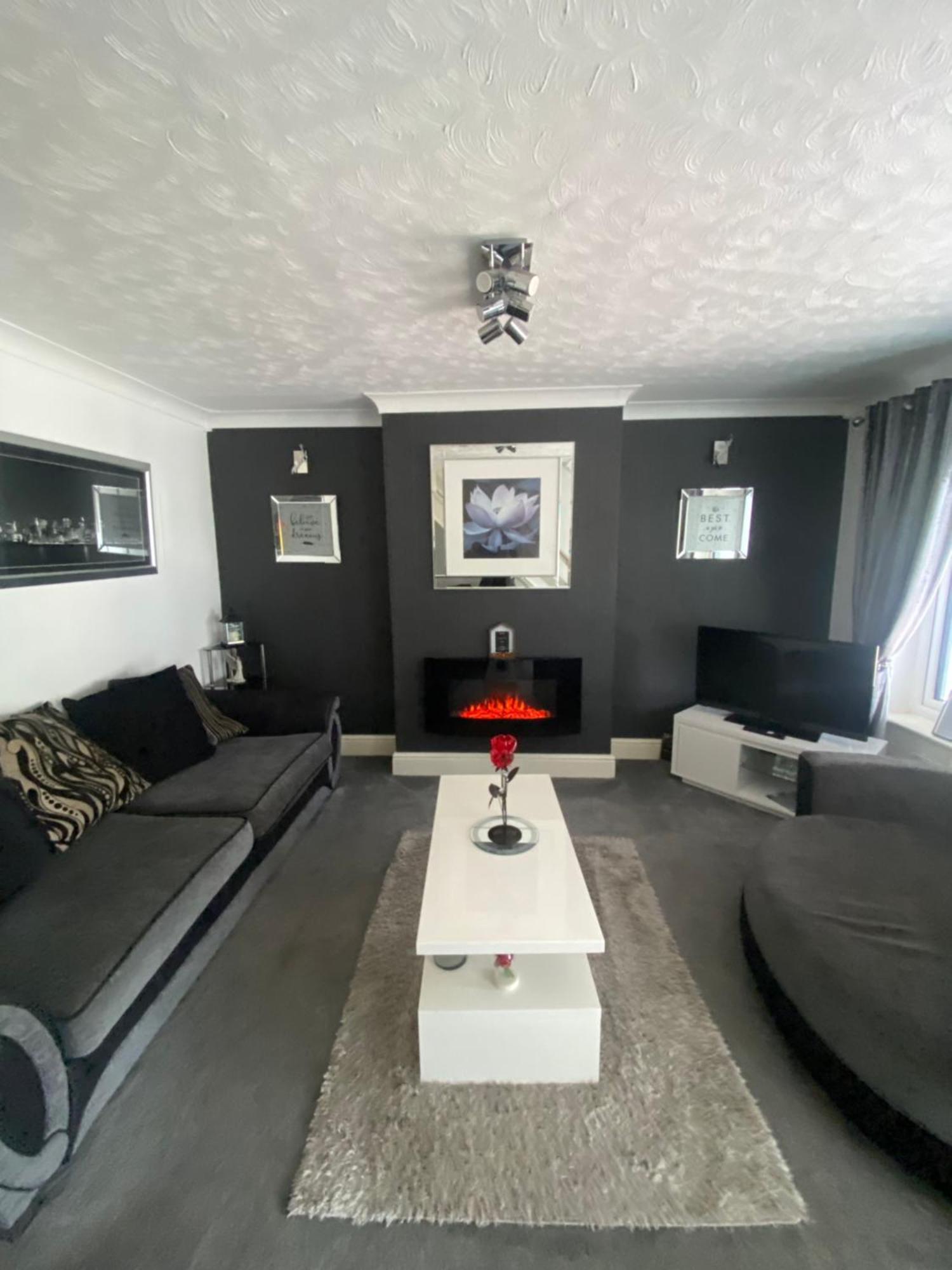 The Brook House - Spacious 3 Bed Home From Home In Burton Exteriör bild