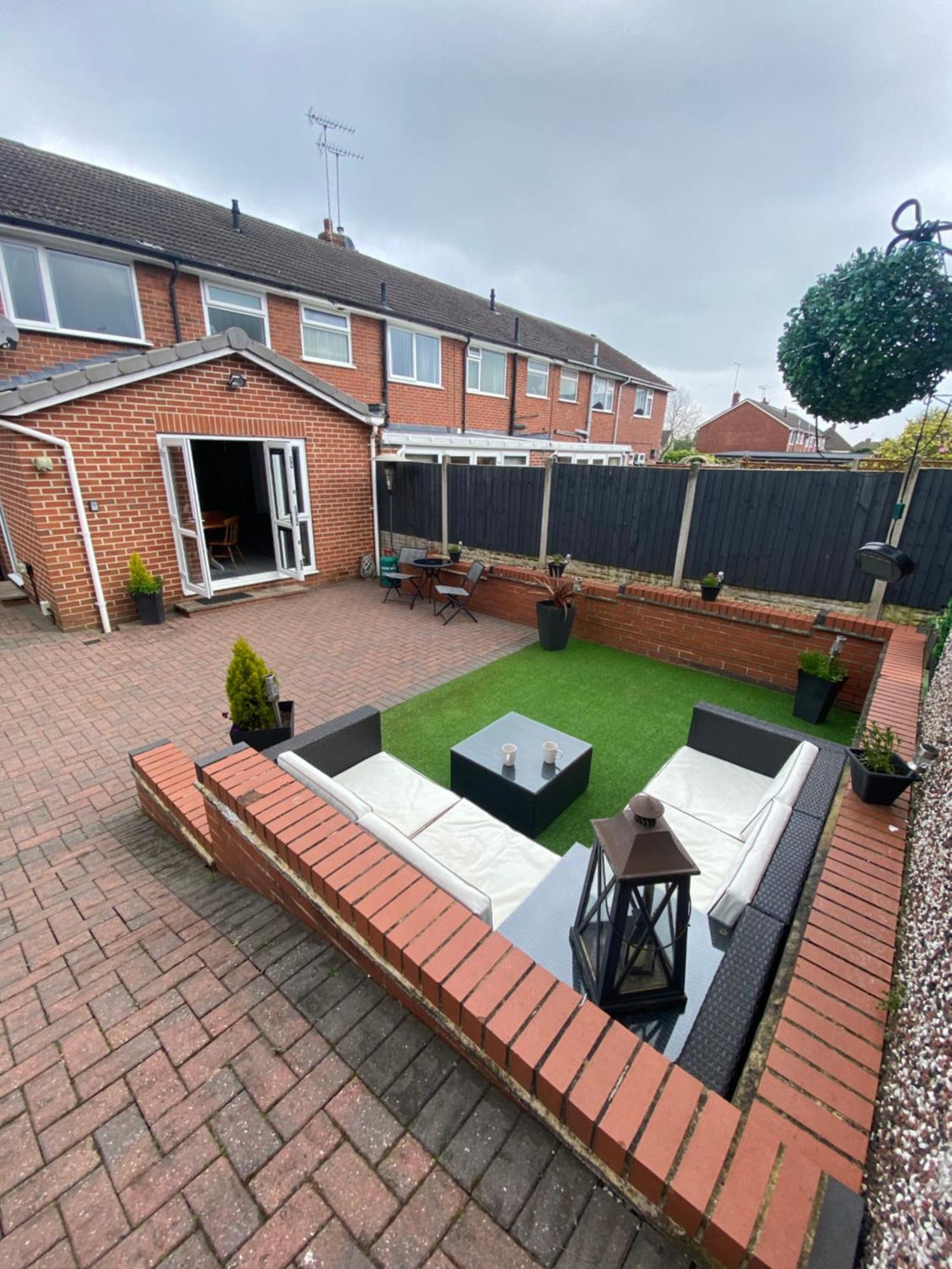 The Brook House - Spacious 3 Bed Home From Home In Burton Exteriör bild